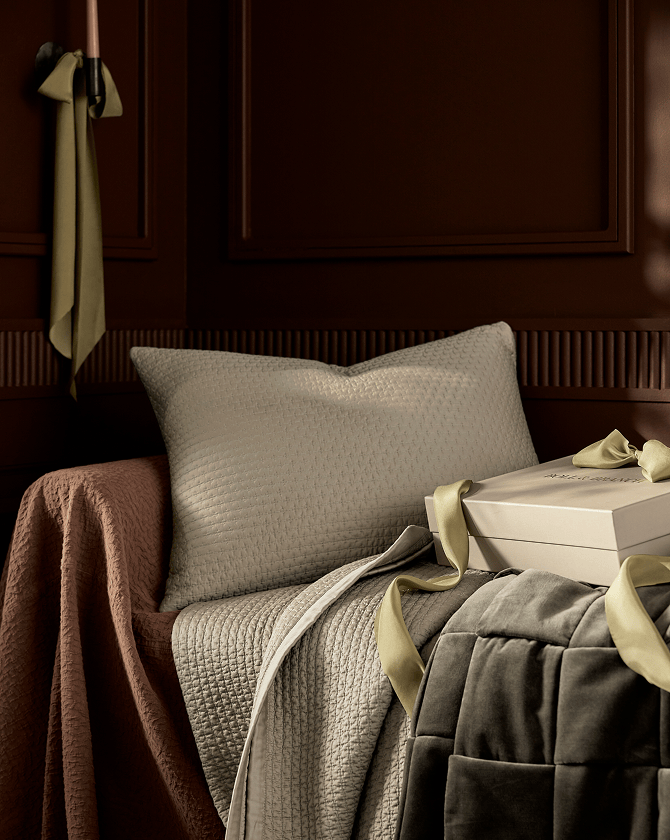 Quilts & Coverlets